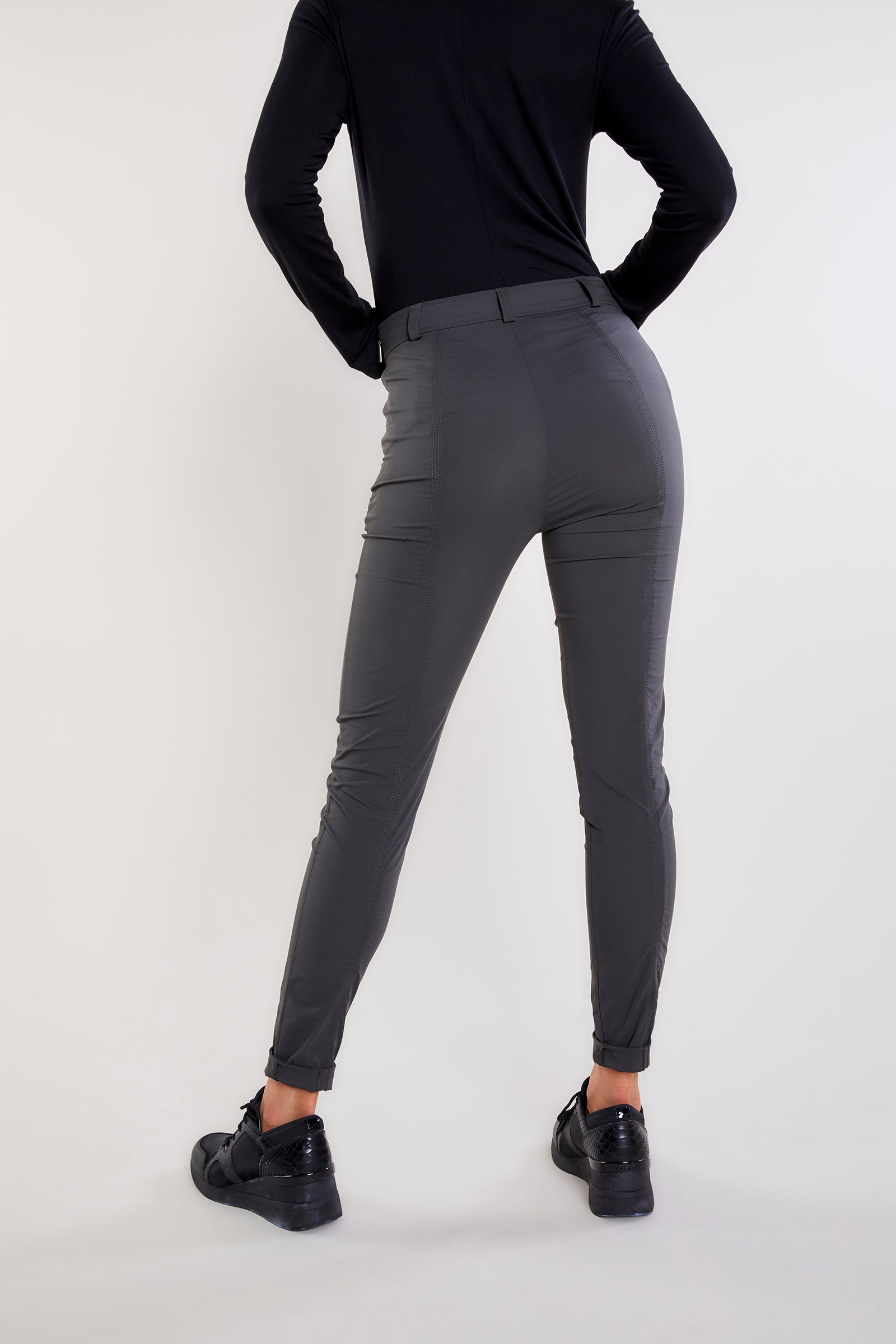 Grey||