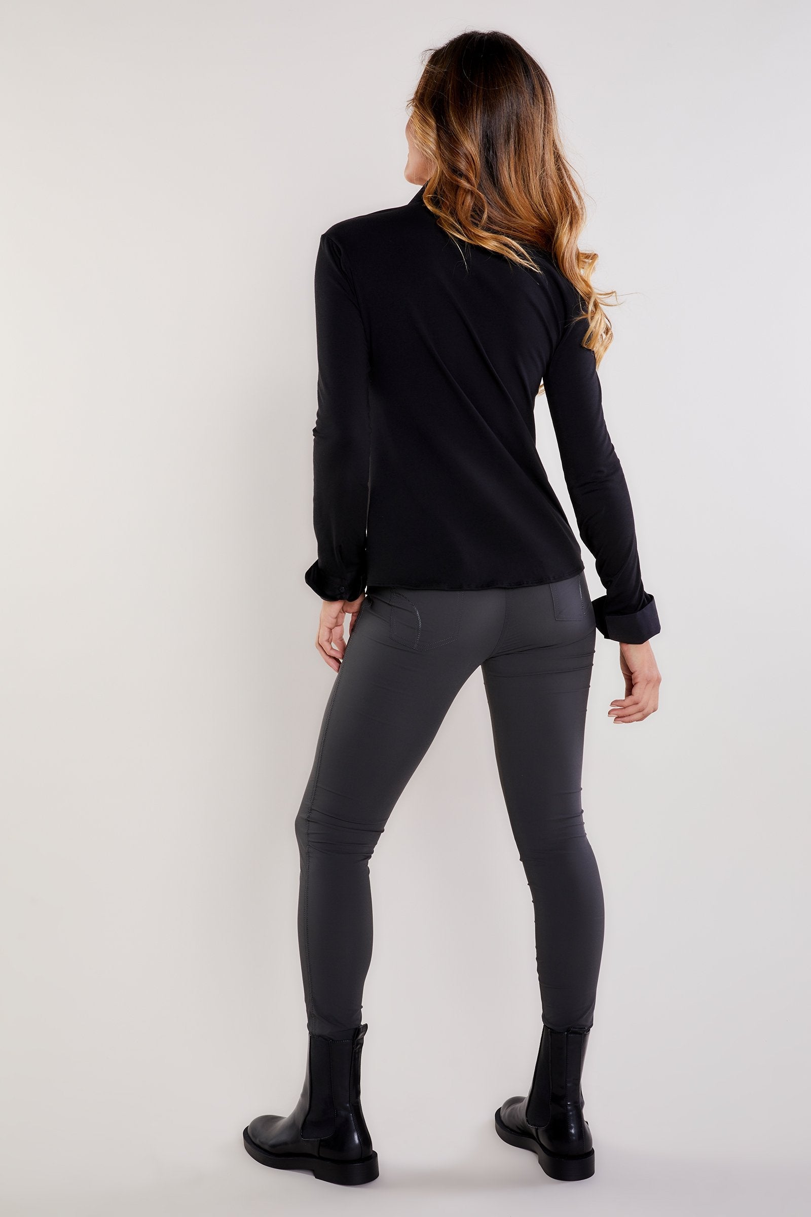 Grey||