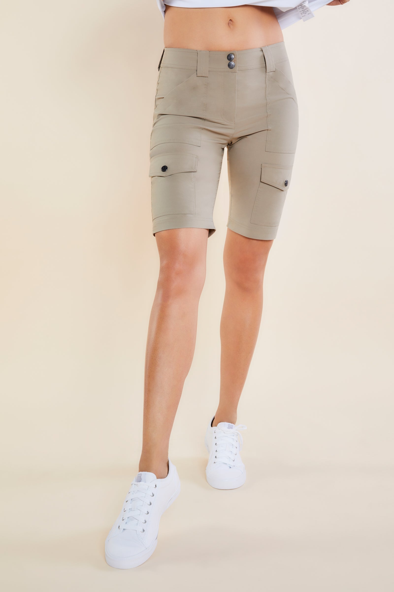 Khaki||