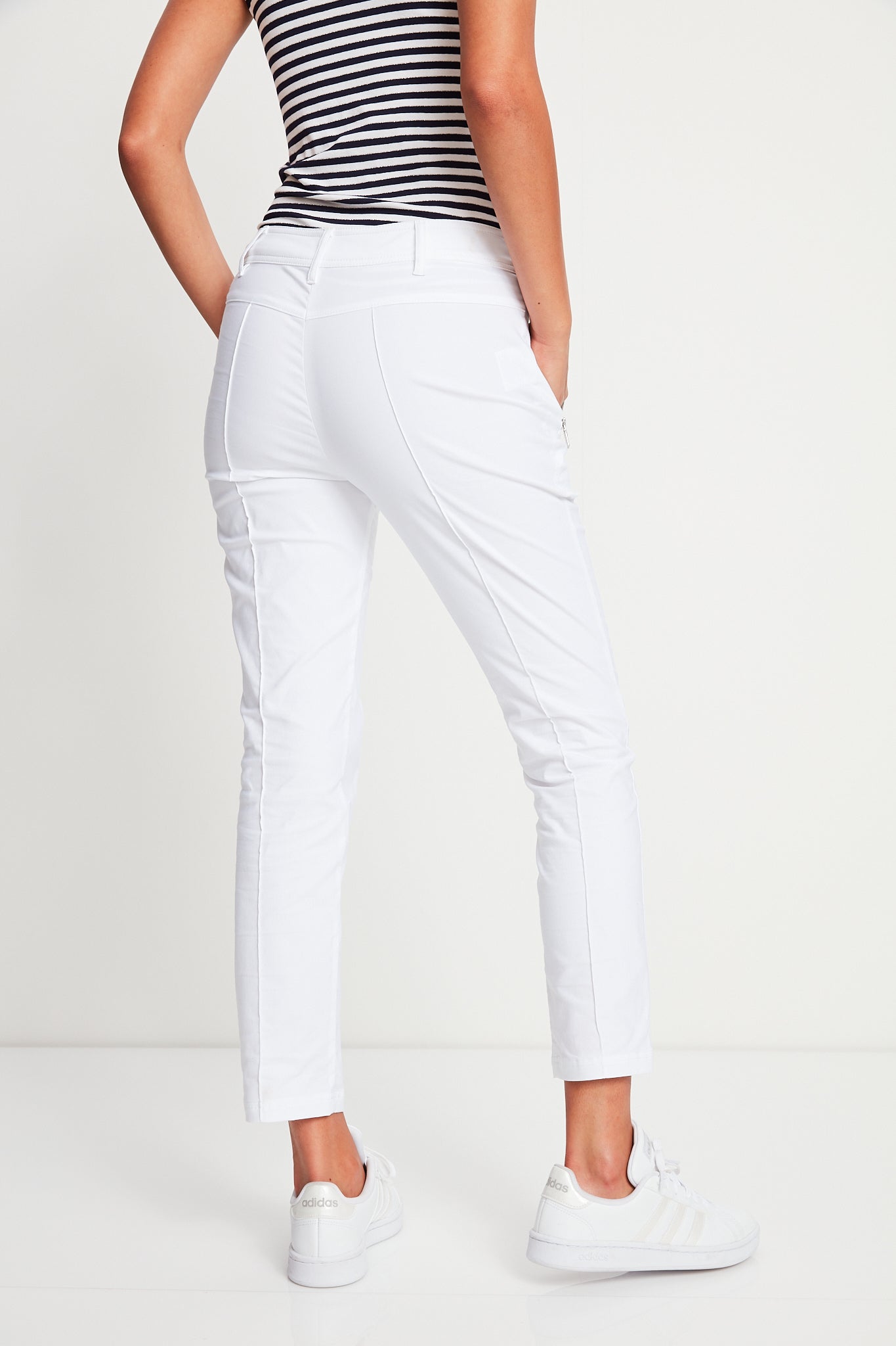 WHITE||