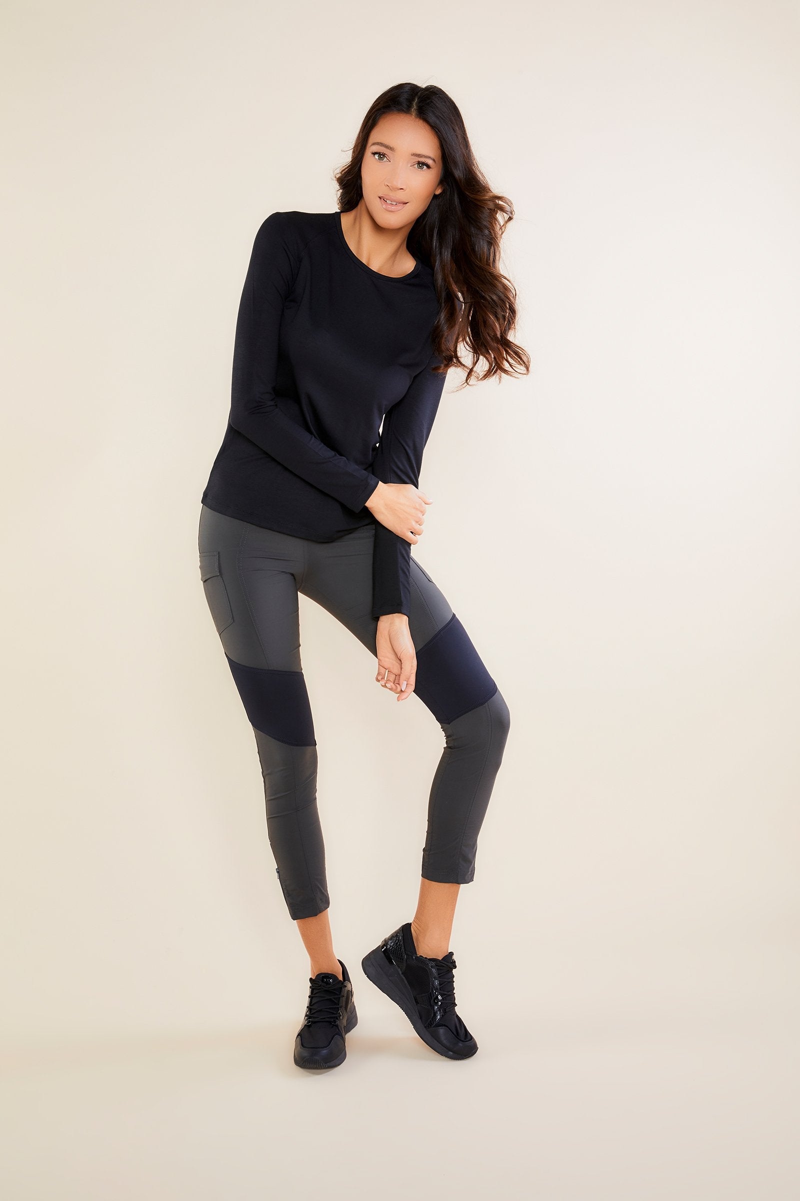 Grey / Black||