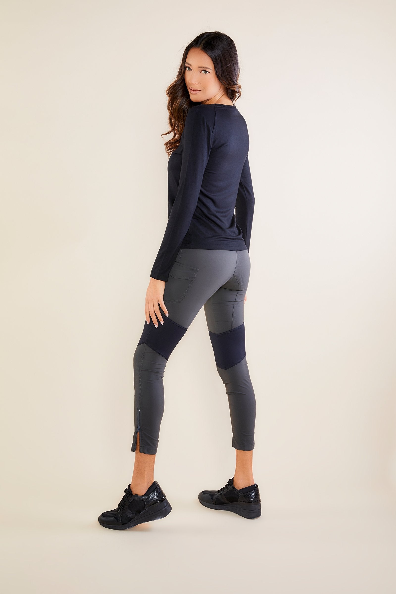 Grey / Black||