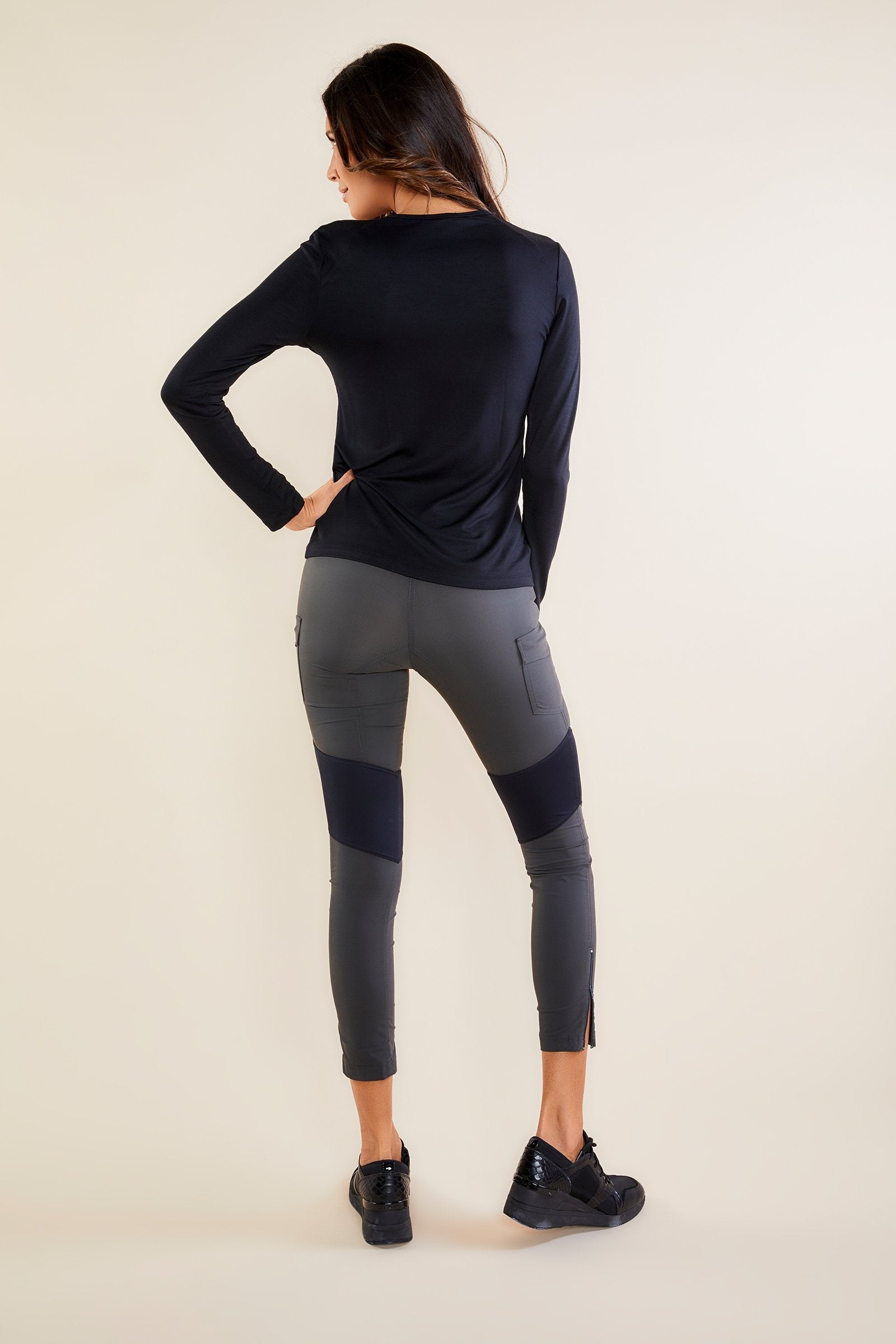 Grey / Black||