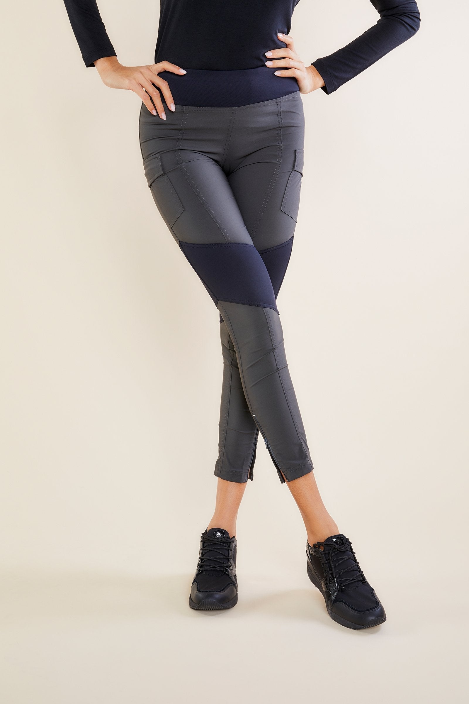 Grey / Black||