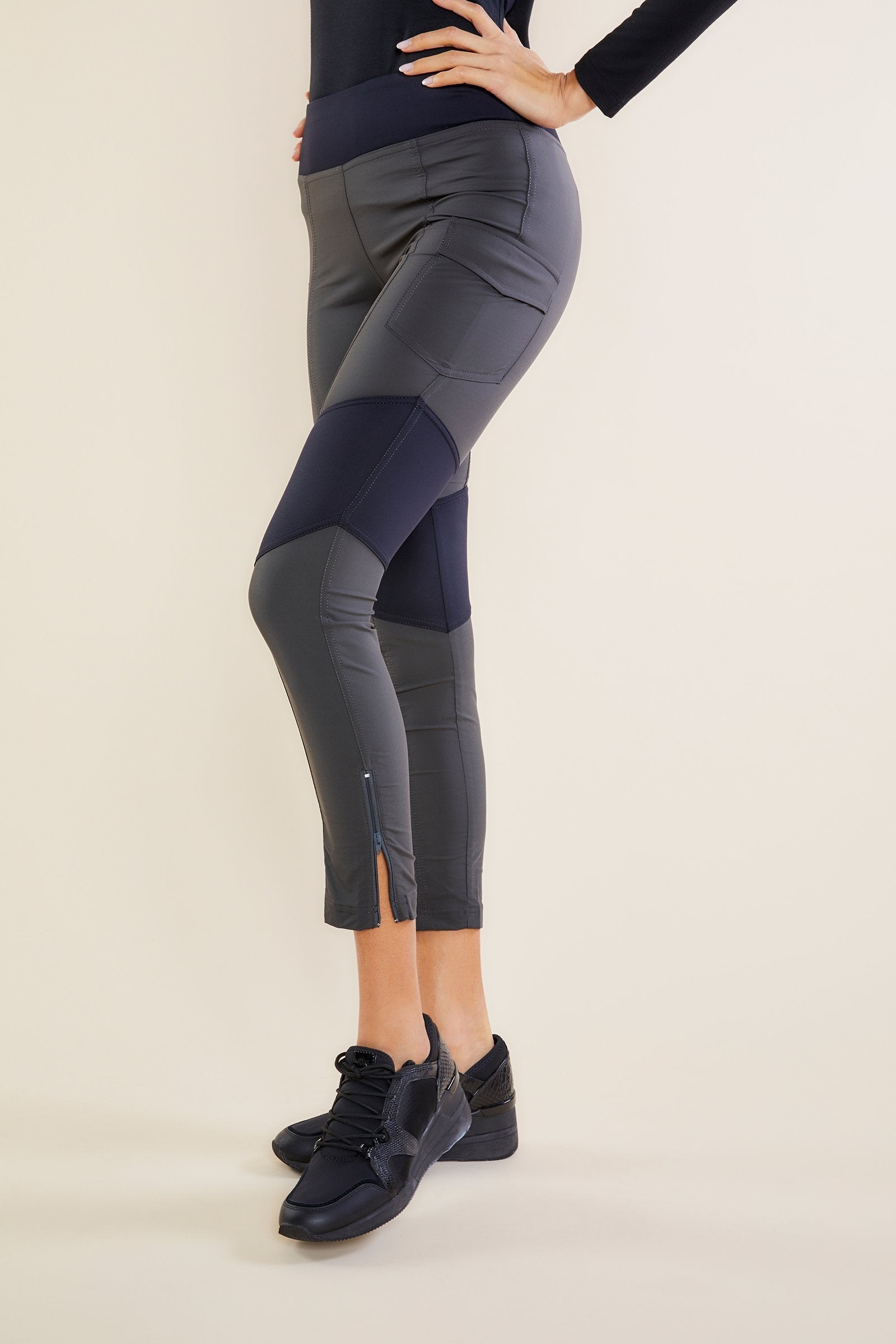 Grey / Black||