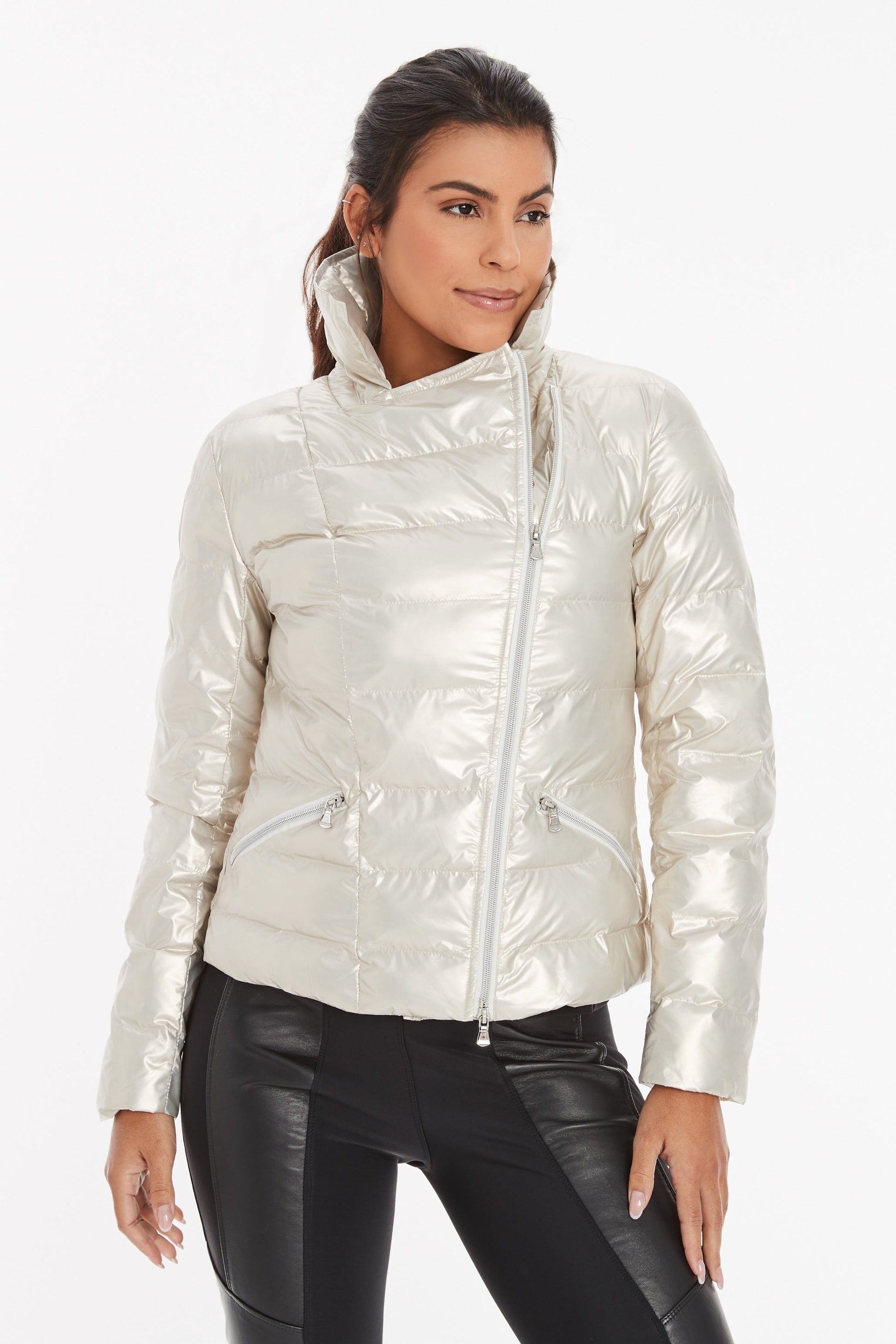 champagne||||2021_03_29_March_Catalog_Vertical_33_JUDI_PUFFER_JKT-CHAMP_9_seconds.mp4