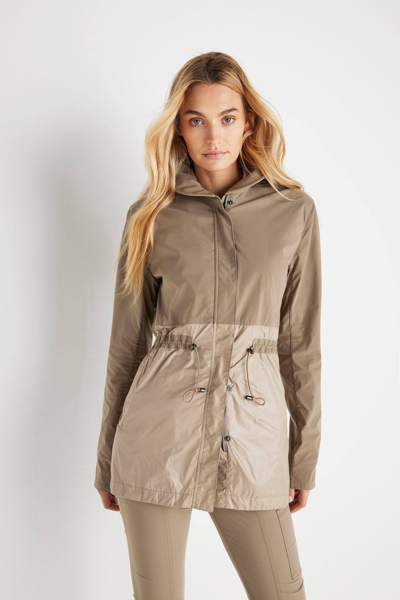 Khaki||