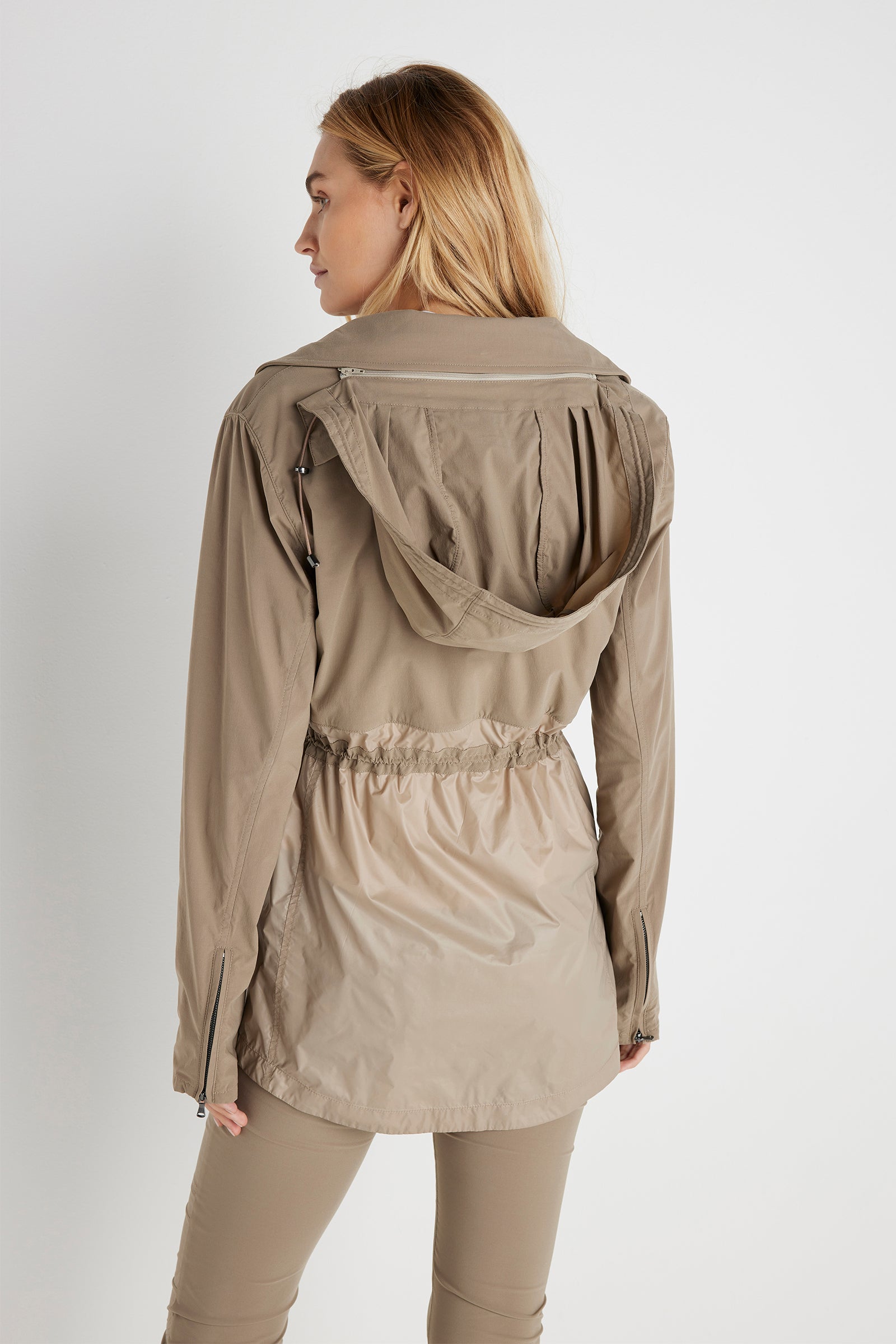 Khaki||
