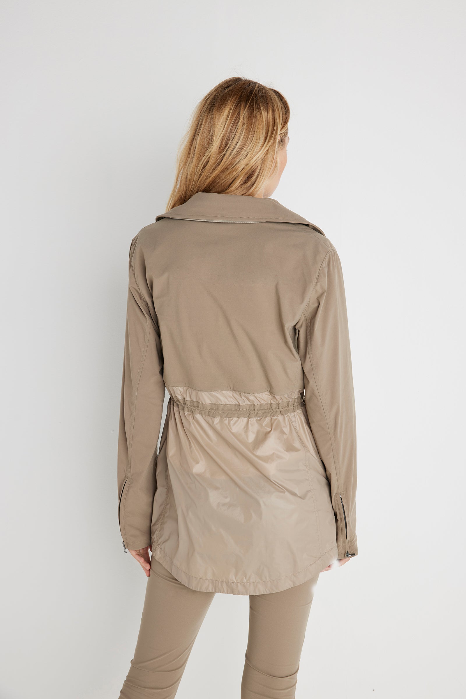 Khaki||