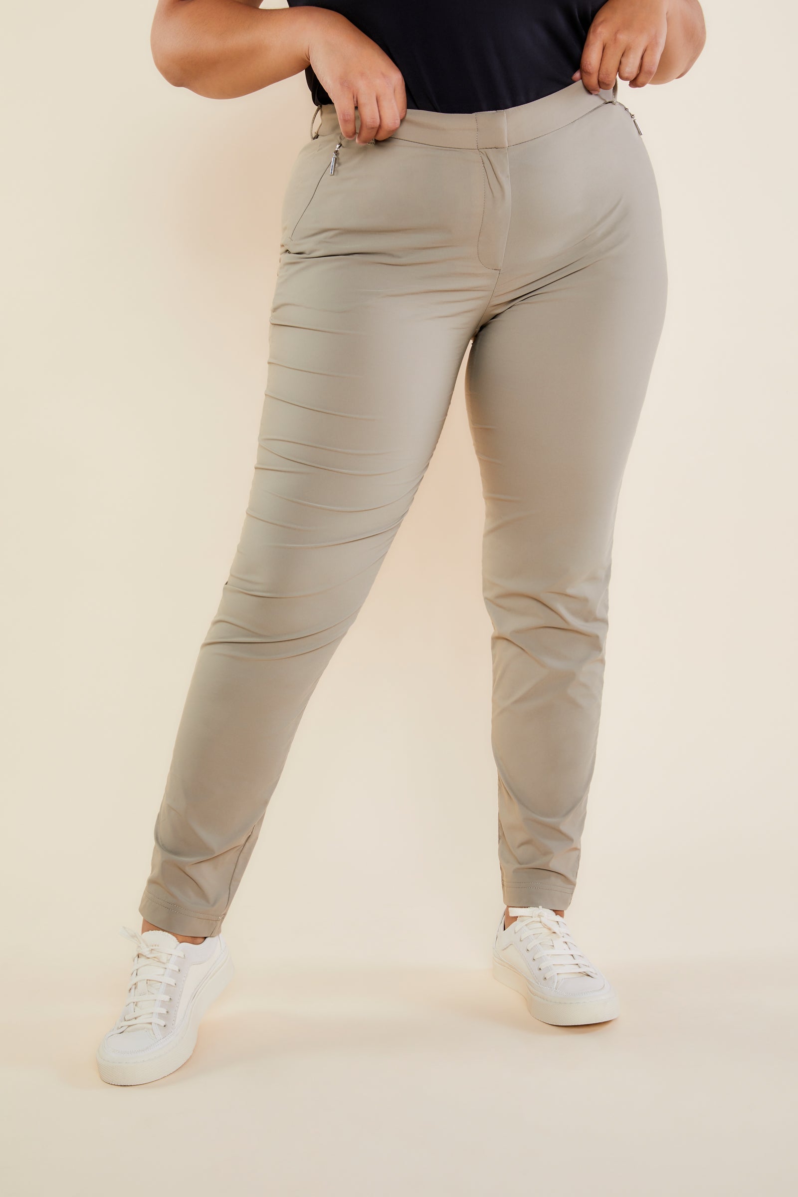 Khaki||