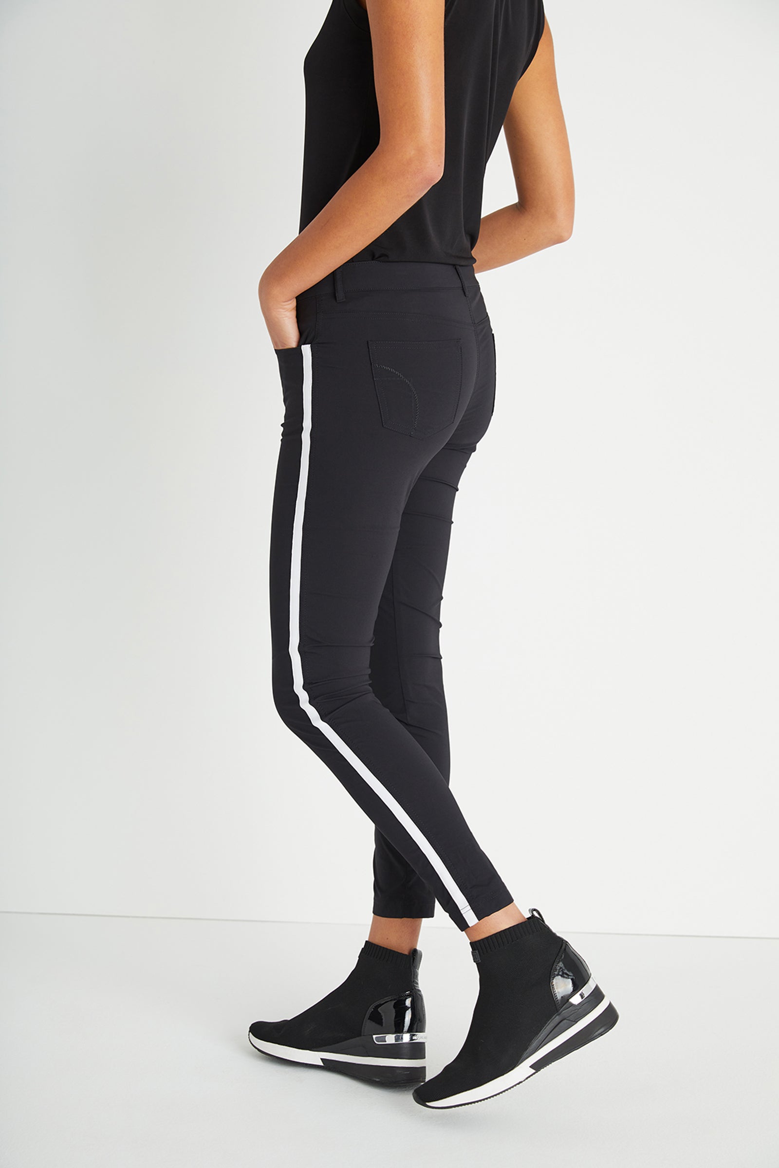 Black/White-stripe||