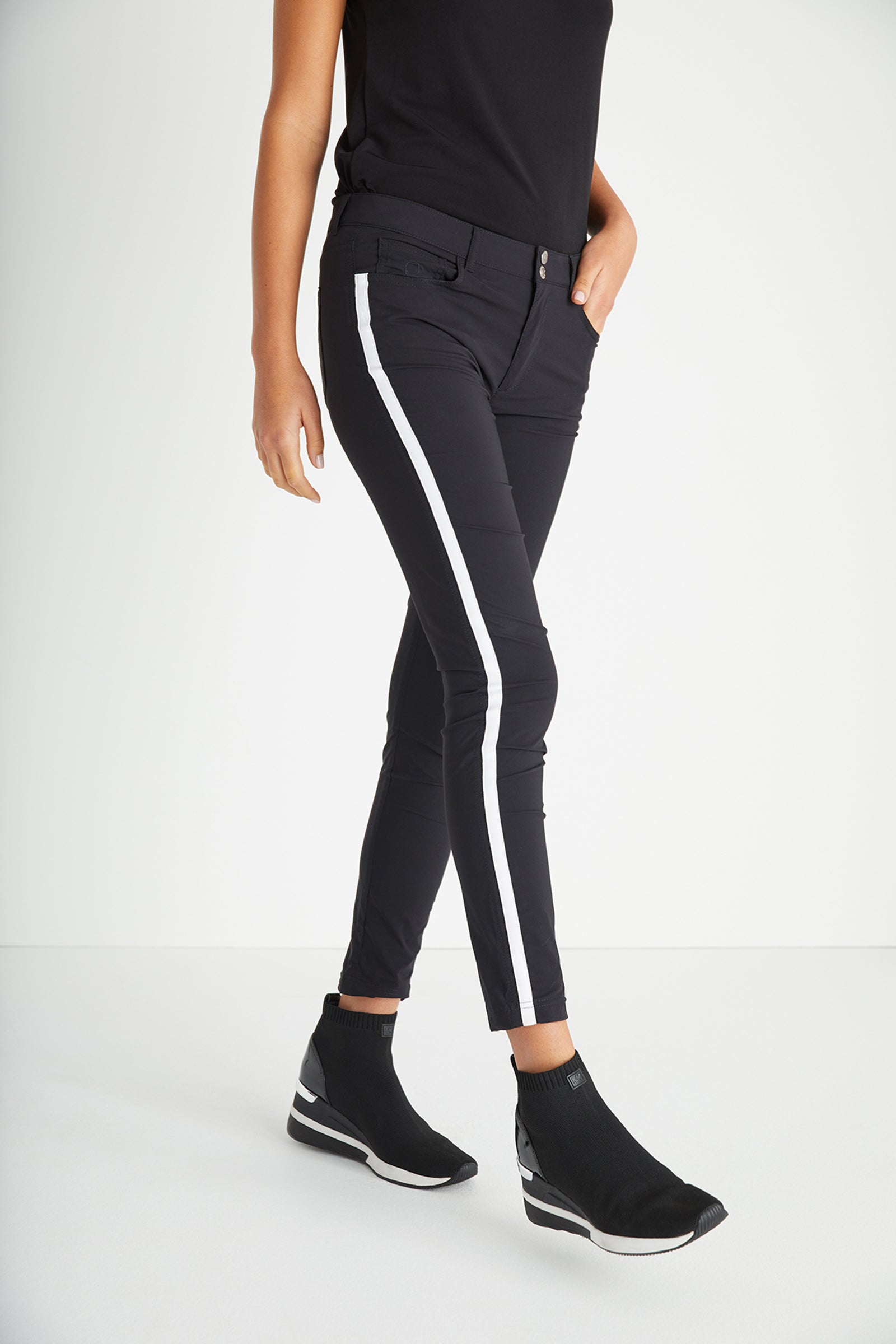 Black/White-stripe||